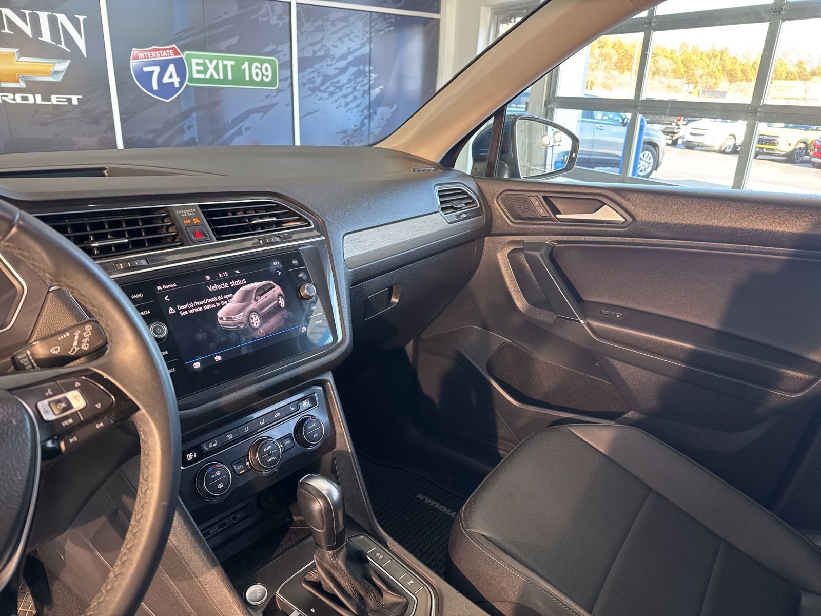 Used 2020 Volkswagen Tiguan SEL w/ 3rd Row Seat Package image 31