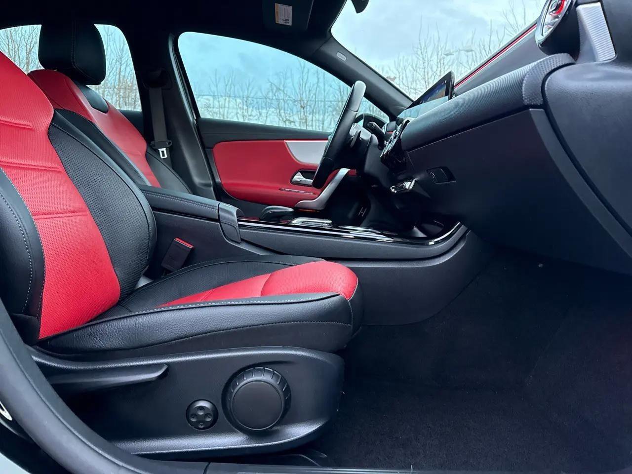 Used 2022 Mercedes-Benz A 220 4MATIC w/ AMG Line image 37