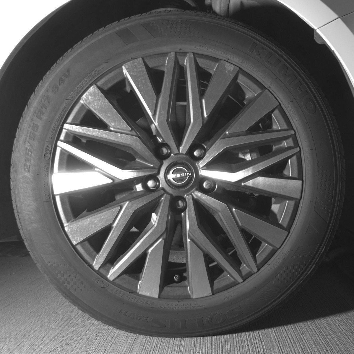 Used 2025 Nissan Altima 2.5 SV FWD image 13