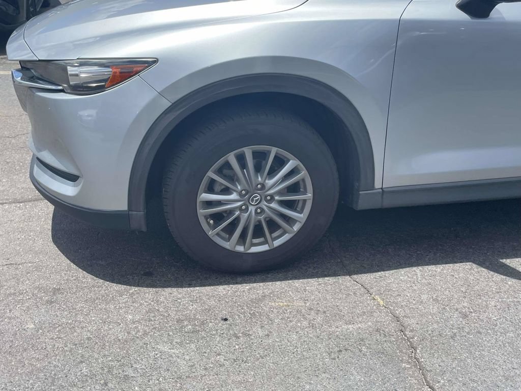Used 2017 MAZDA CX-5 Touring w/ Preferred Equipment Package FWD image 11