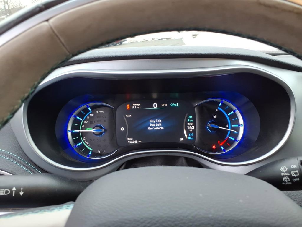 Used 2018 Chrysler Pacifica Limited w/ Advanced Safetytec Group image 17