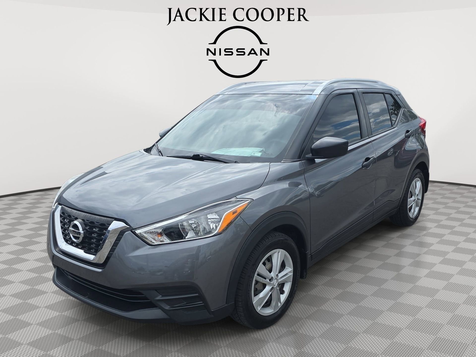 Used 2018 Nissan Kicks S FWD image 1