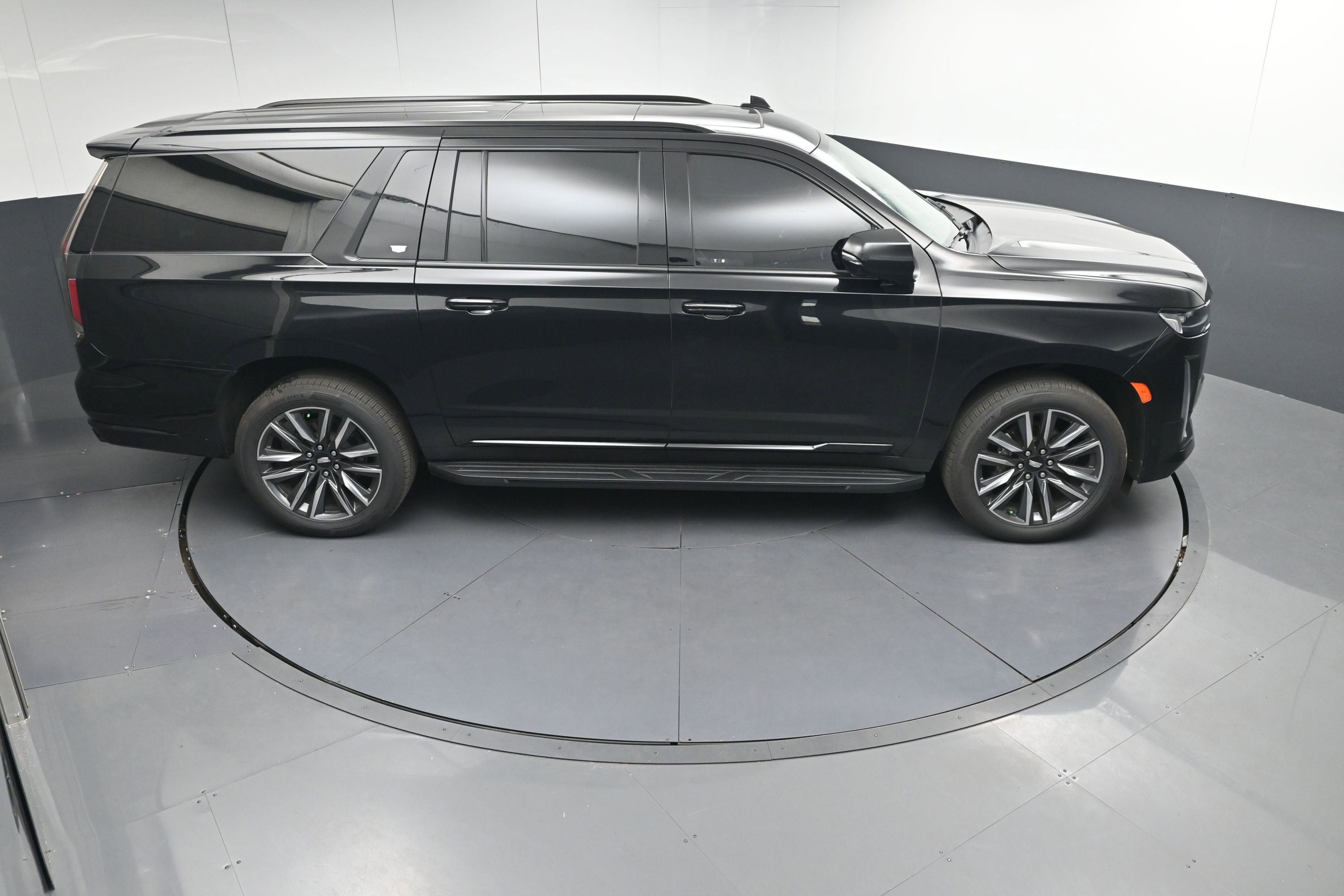 Used 2023 Cadillac Escalade ESV Sport image 33