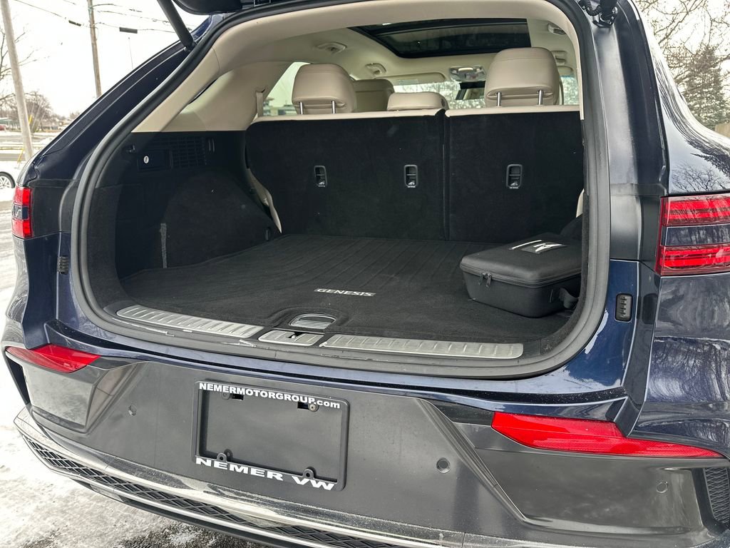Used 2026 Genesis GV70 2.5T Select image 14