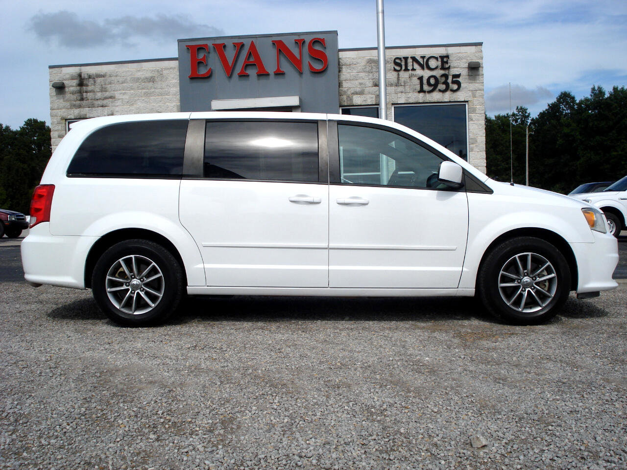 Used 2016 Dodge Grand Caravan SE image 1