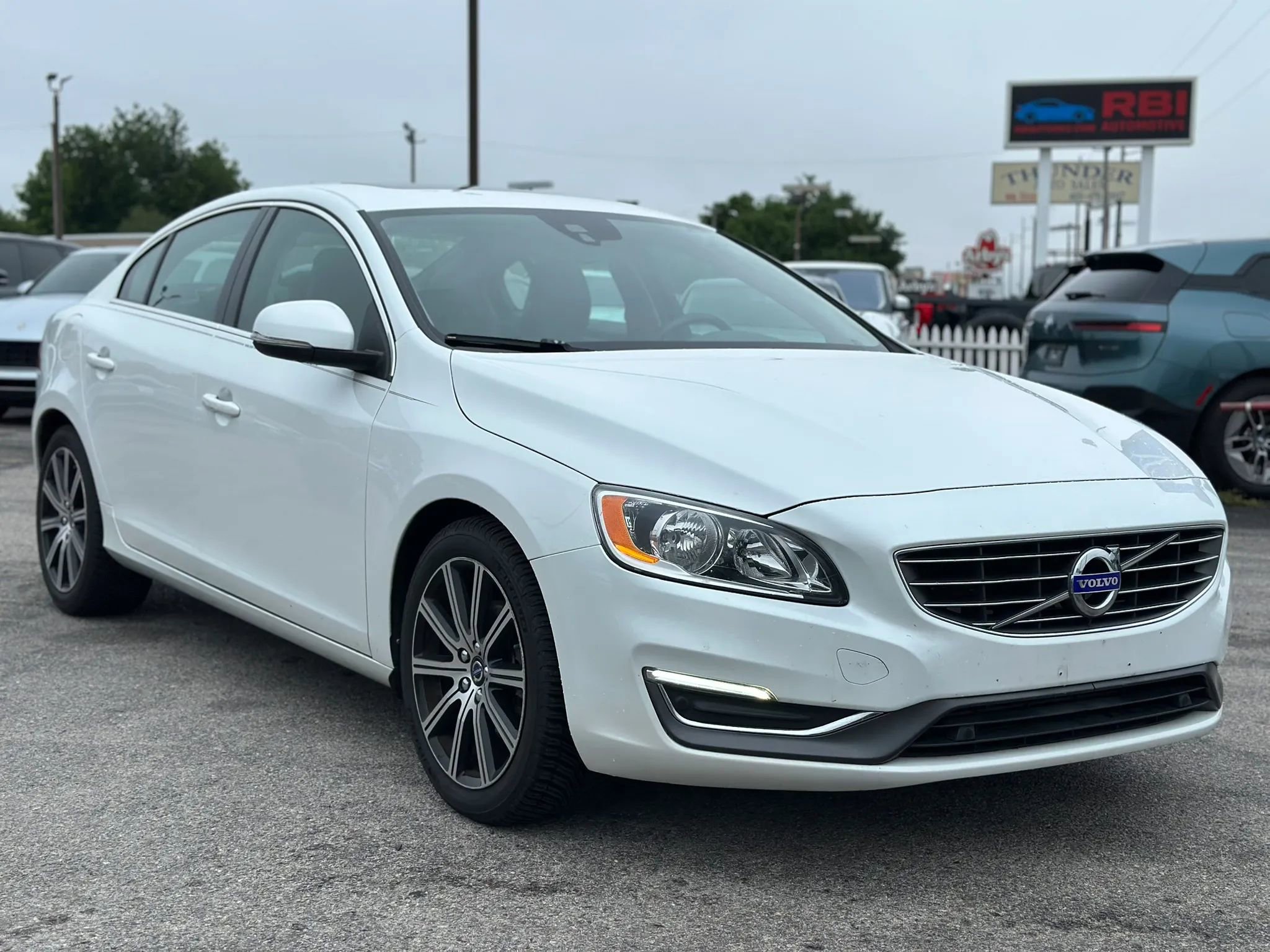 Used 2017 Volvo S60 T5 Inscription FWD image 4