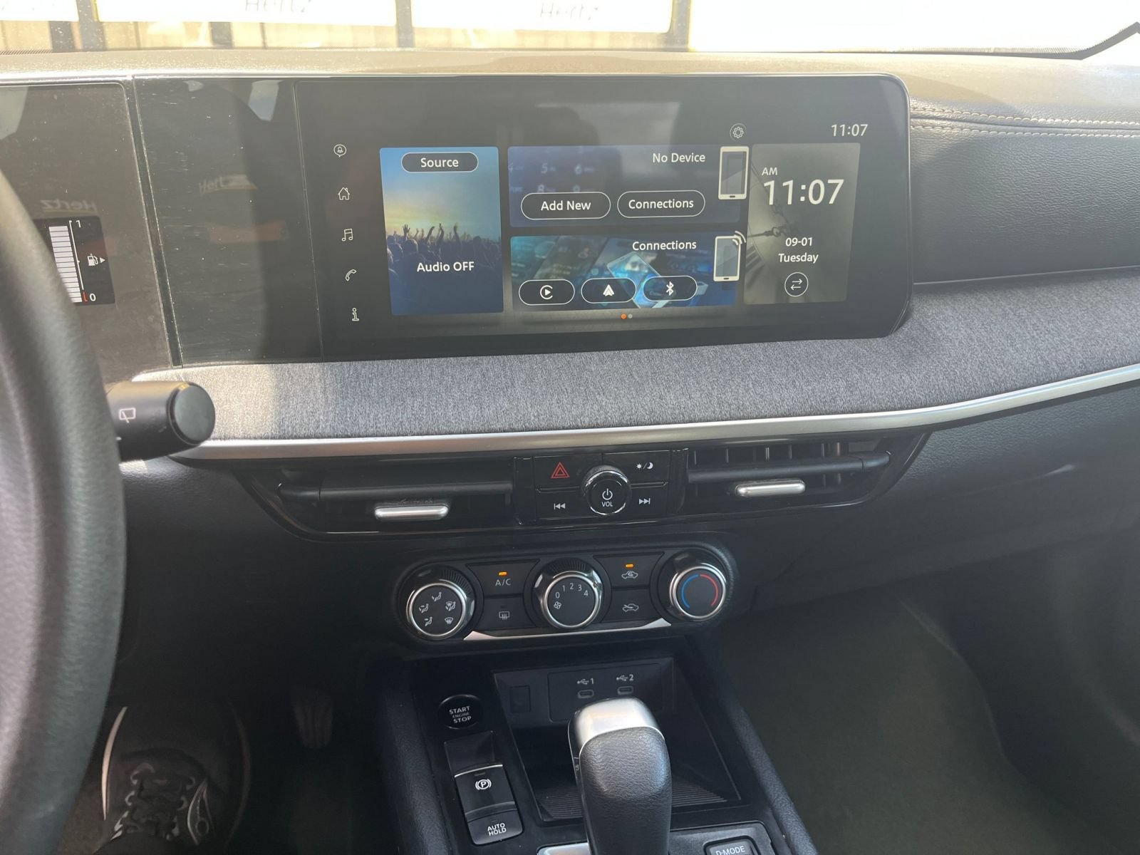 Used 2025 Nissan Kicks SV FWD image 16
