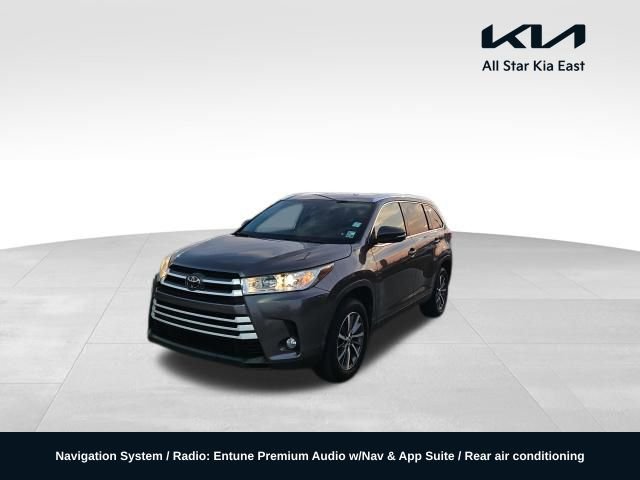 Used 2019 Toyota Highlander XLE image 1