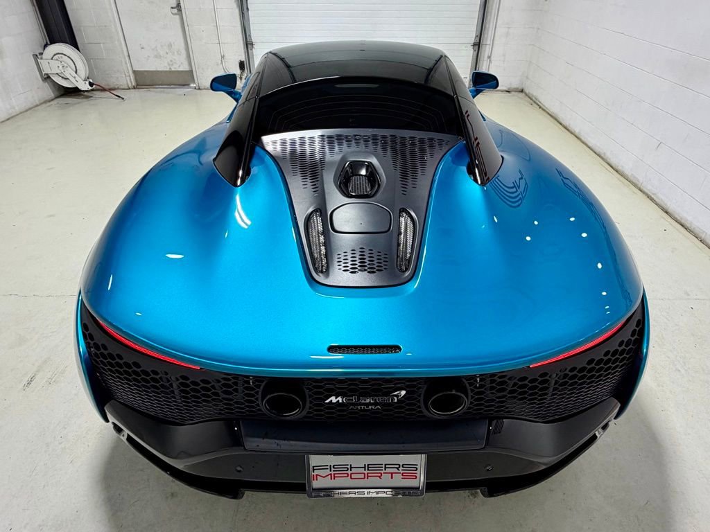 Used 2023 McLaren Artura image 16