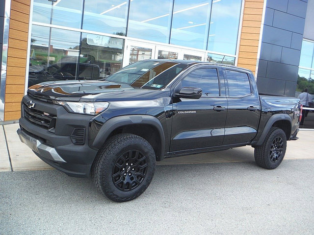 Used 2024 Chevrolet Colorado Trail Boss w/ Advanced Trailering Package AWD/4WD image 1