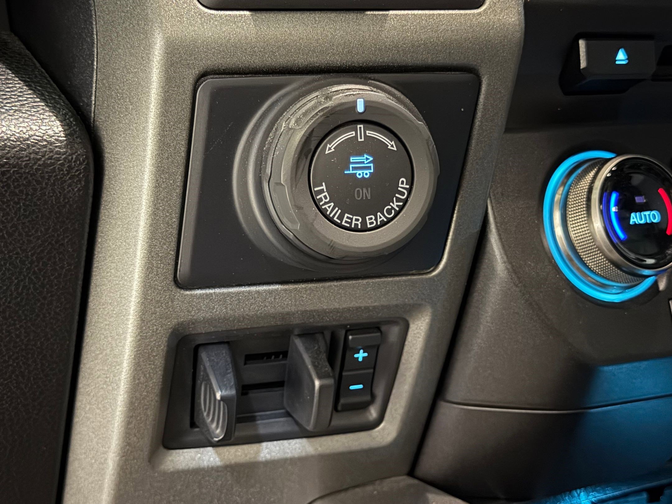 Used 2017 Ford F150 Raptor w/ Equipment Group 802A Luxury AWD/4WD image 36