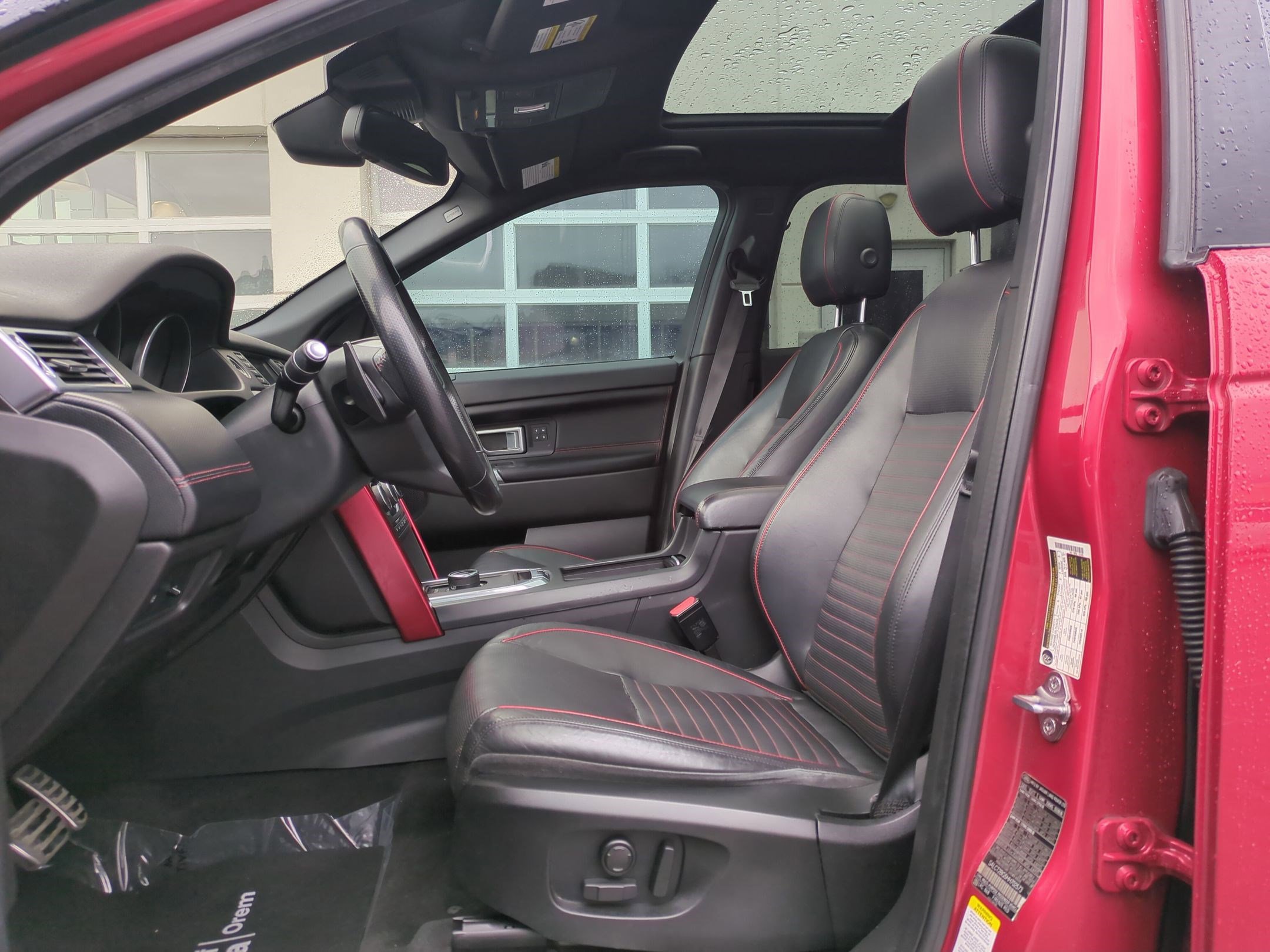 Used 2017 Land Rover Discovery Sport HSE Luxury image 17