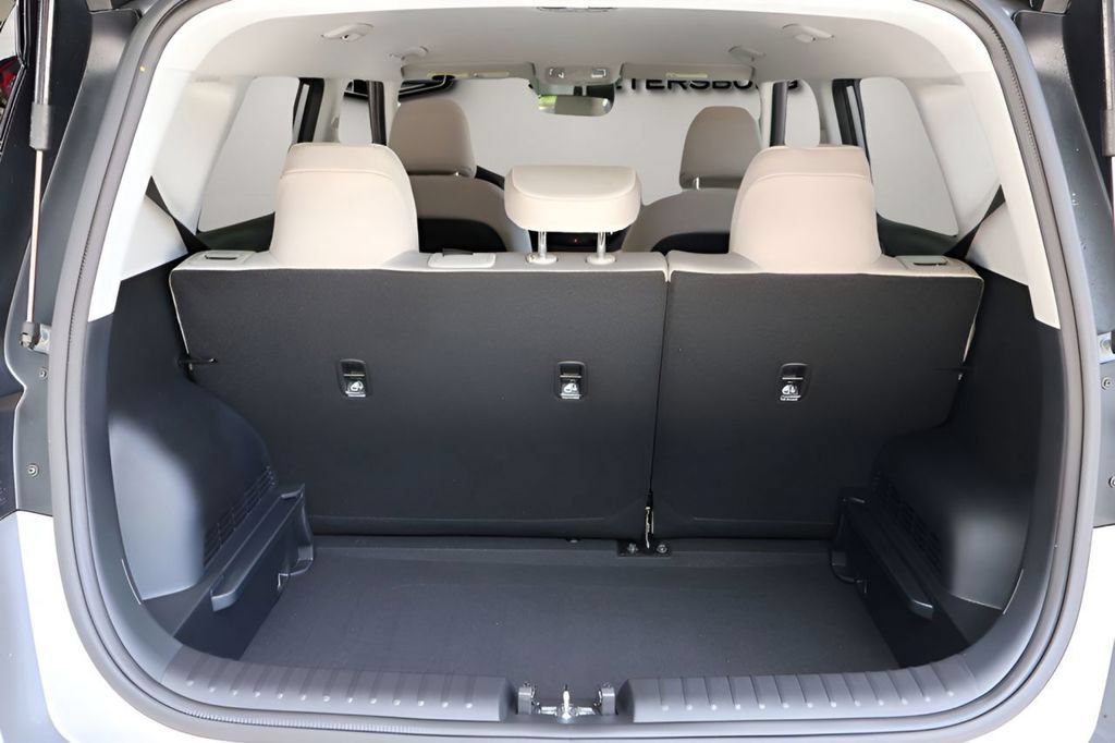 Used 2025 Kia Soul LX w/ LX Technology Package FWD image 12