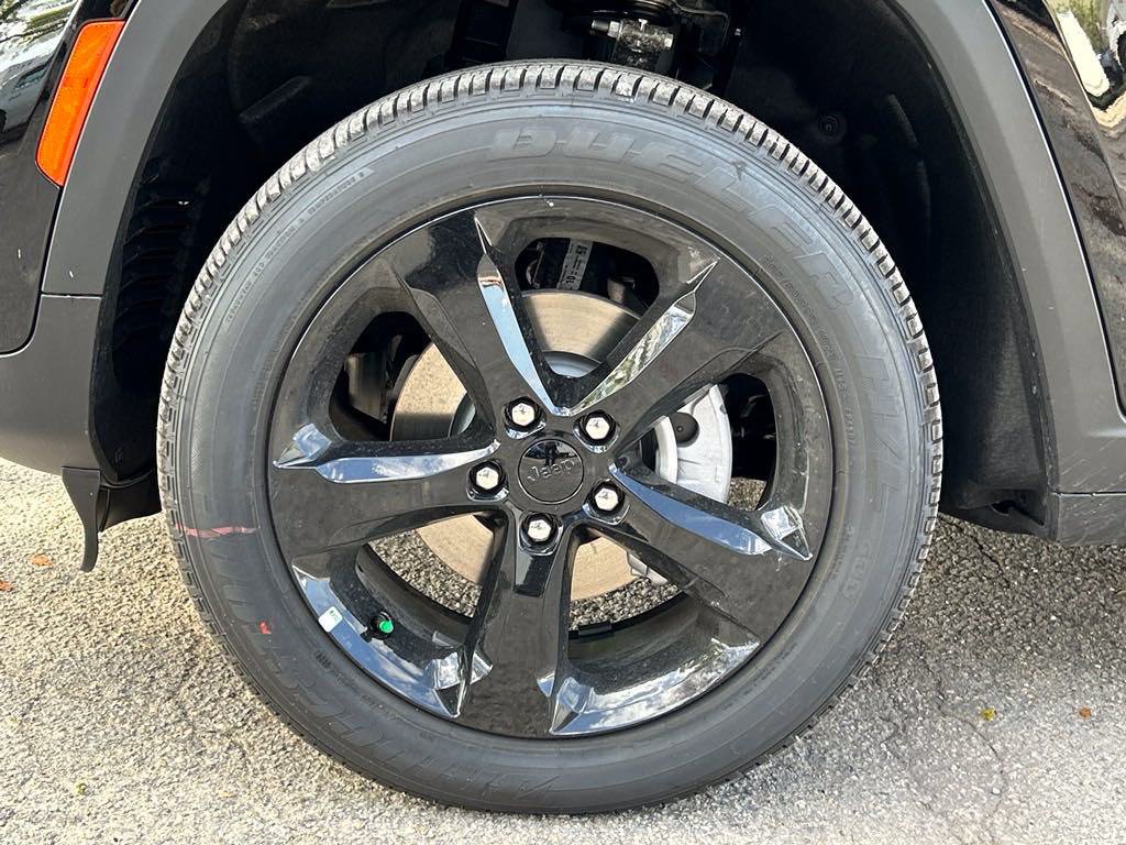 New 2024 Jeep Grand Cherokee Altitude RWD image 16