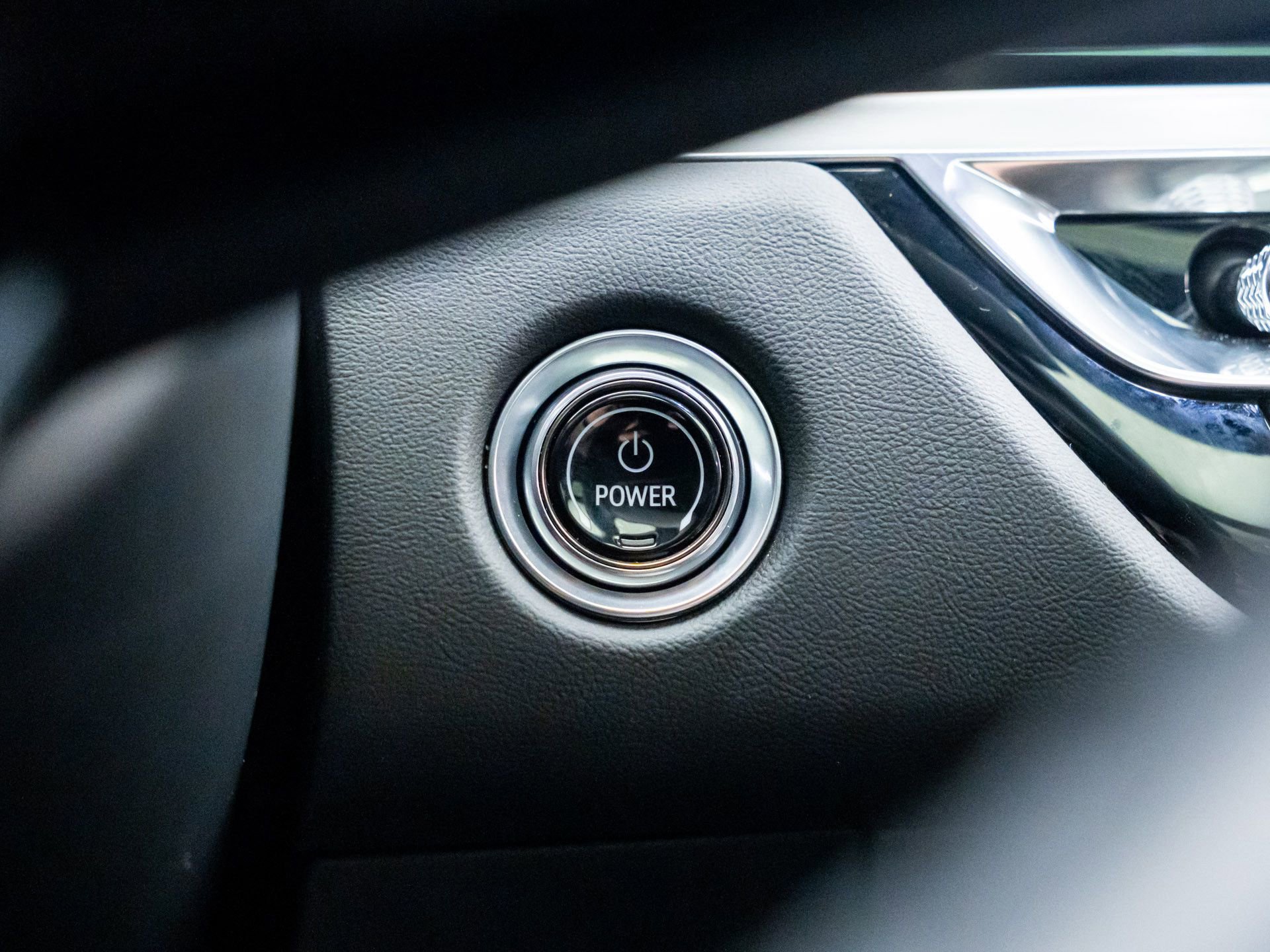 Certified 2025 Cadillac Lyriq Luxury w/ LPO, Floor Liner Package AWD/4WD image 26