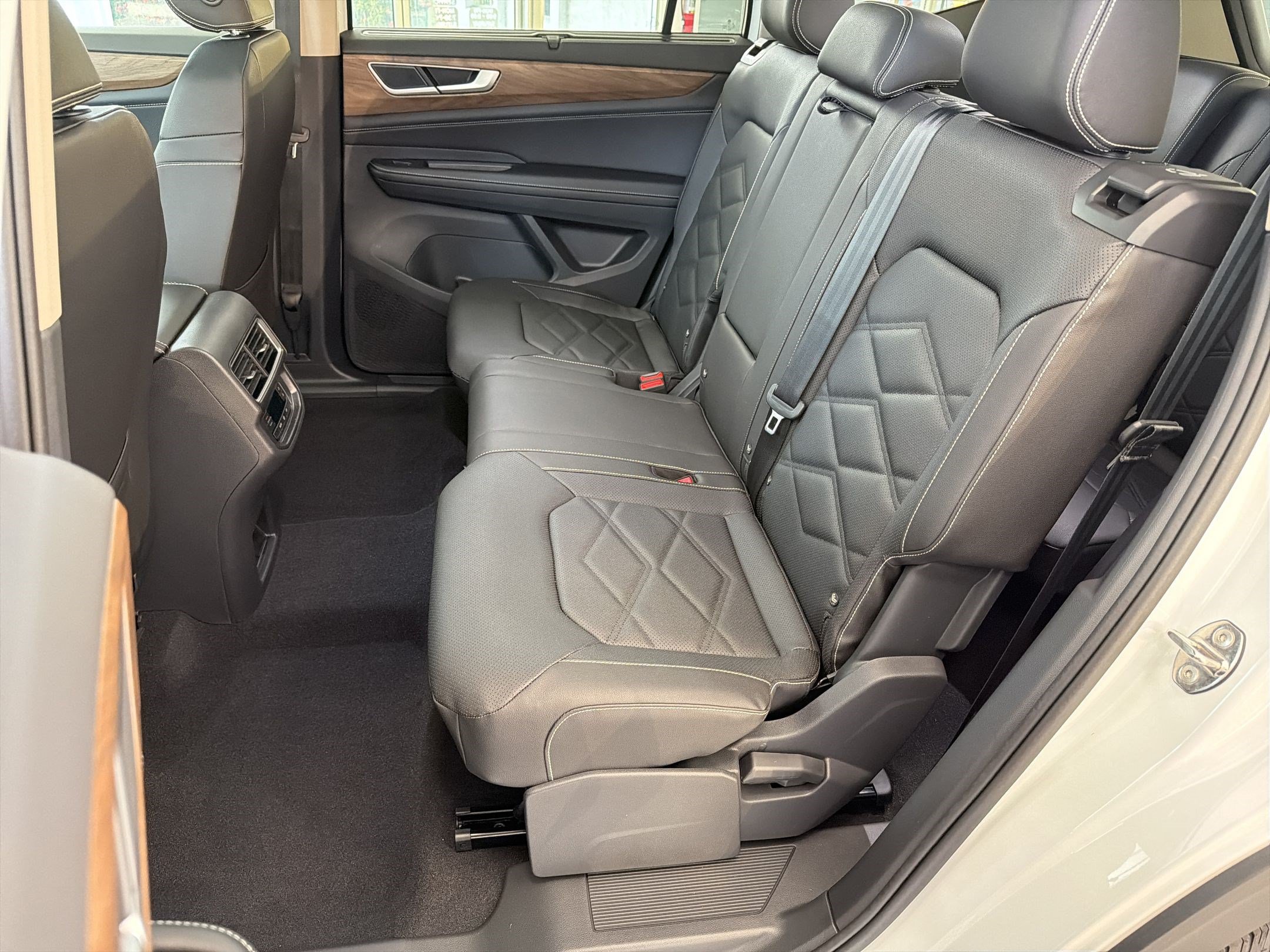 New 2026 Volkswagen Atlas SE FWD image 15