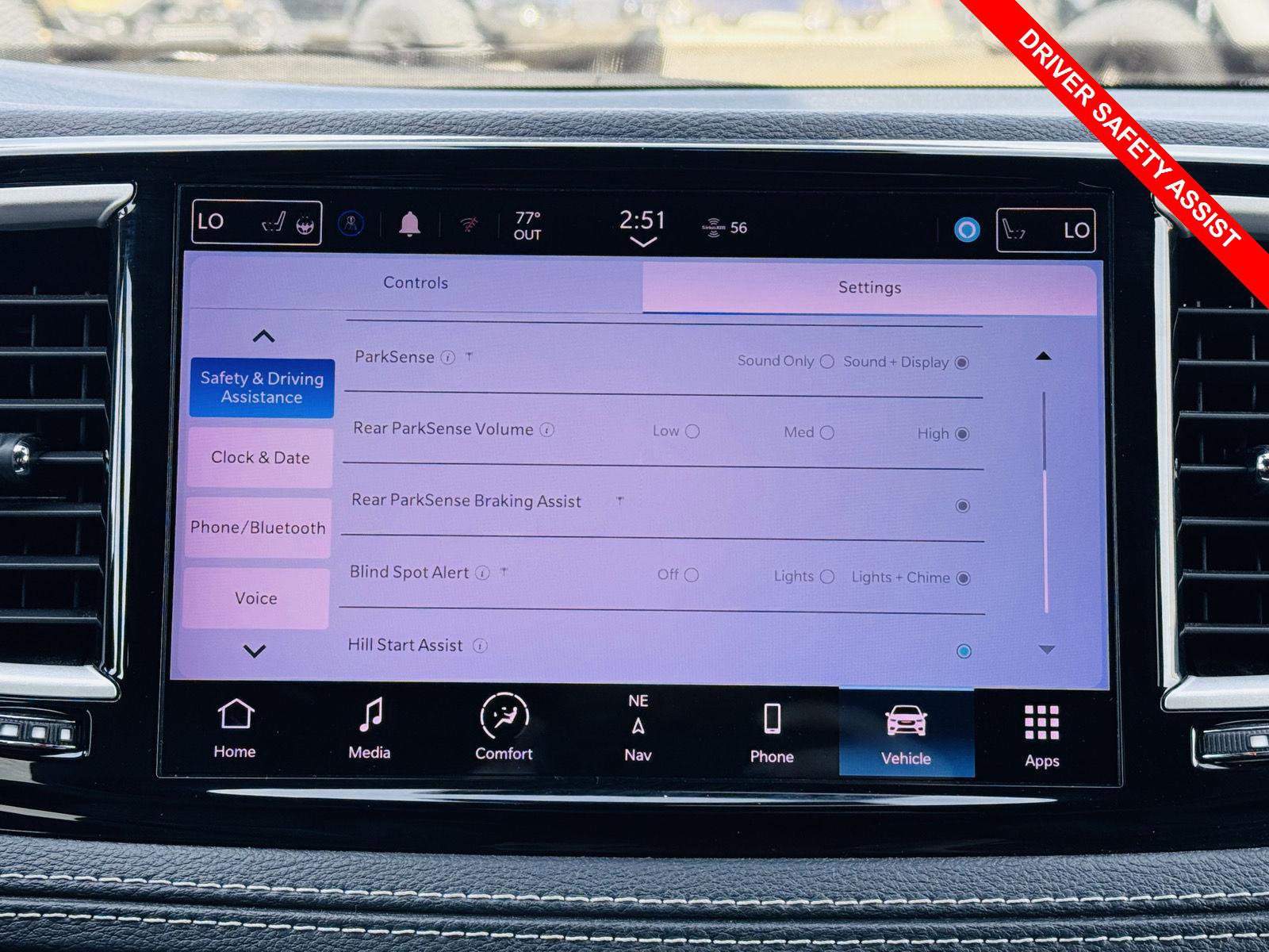 Used 2023 Chrysler Pacifica Touring-L w/ Uconnect Theater Family Group image 10