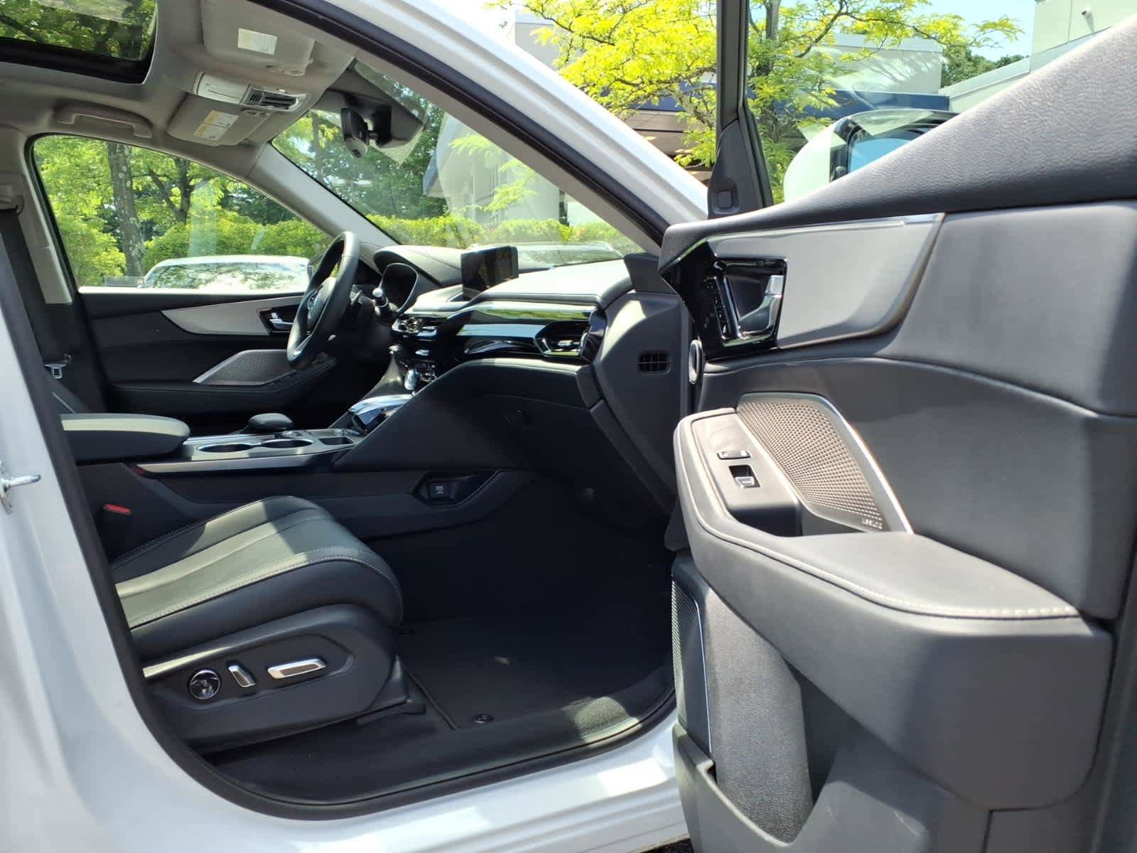 Used 2024 Acura MDX SH-AWD w/ Technology Package image 17