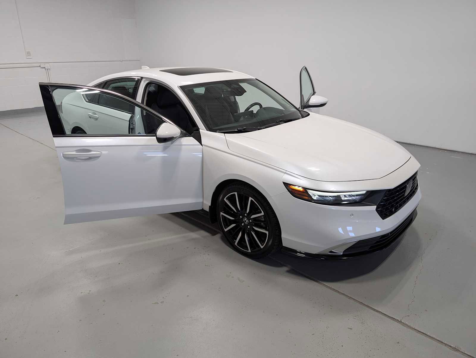 Used 2023 Honda Accord Touring image 16