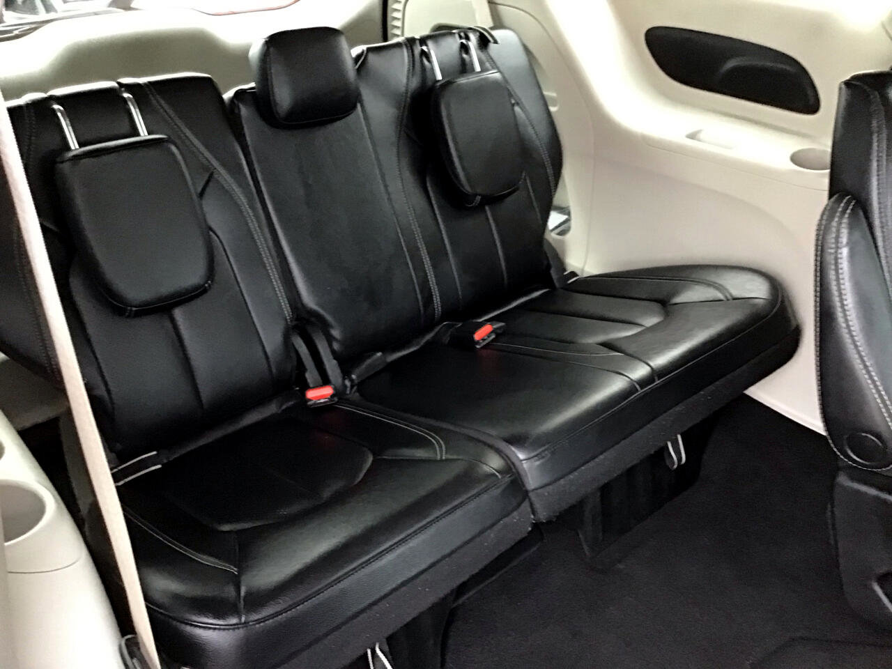 Used 2022 Chrysler Pacifica Touring-L image 45