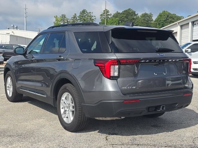 Used 2025 Ford Explorer Active RWD image 3