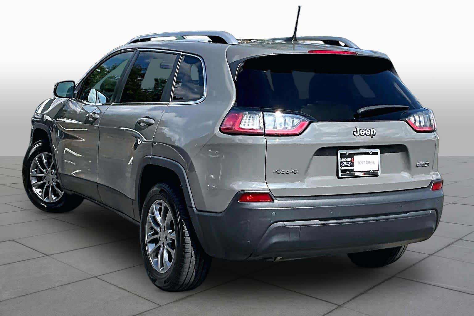 Used 2019 Jeep Cherokee Latitude Plus AWD/4WD image 12