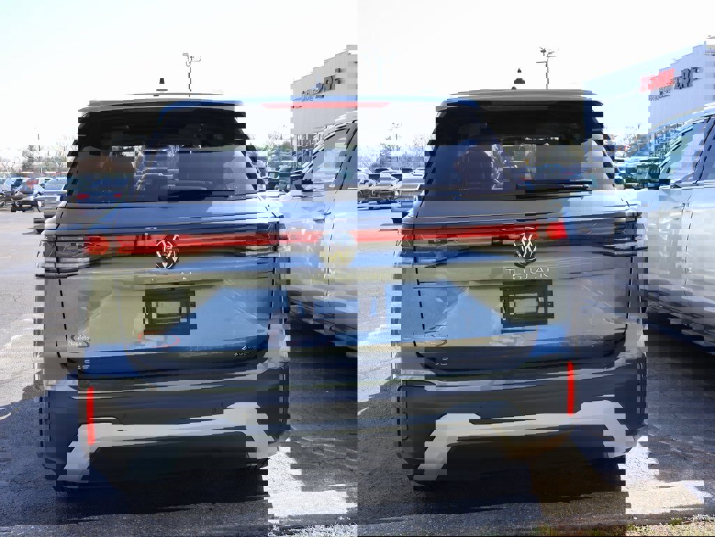 Used 2025 Volkswagen Tiguan SE image 20