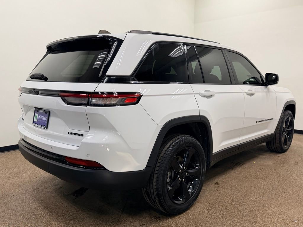 Used 2023 Jeep Grand Cherokee Limited w/ Black Appearance Package image 7