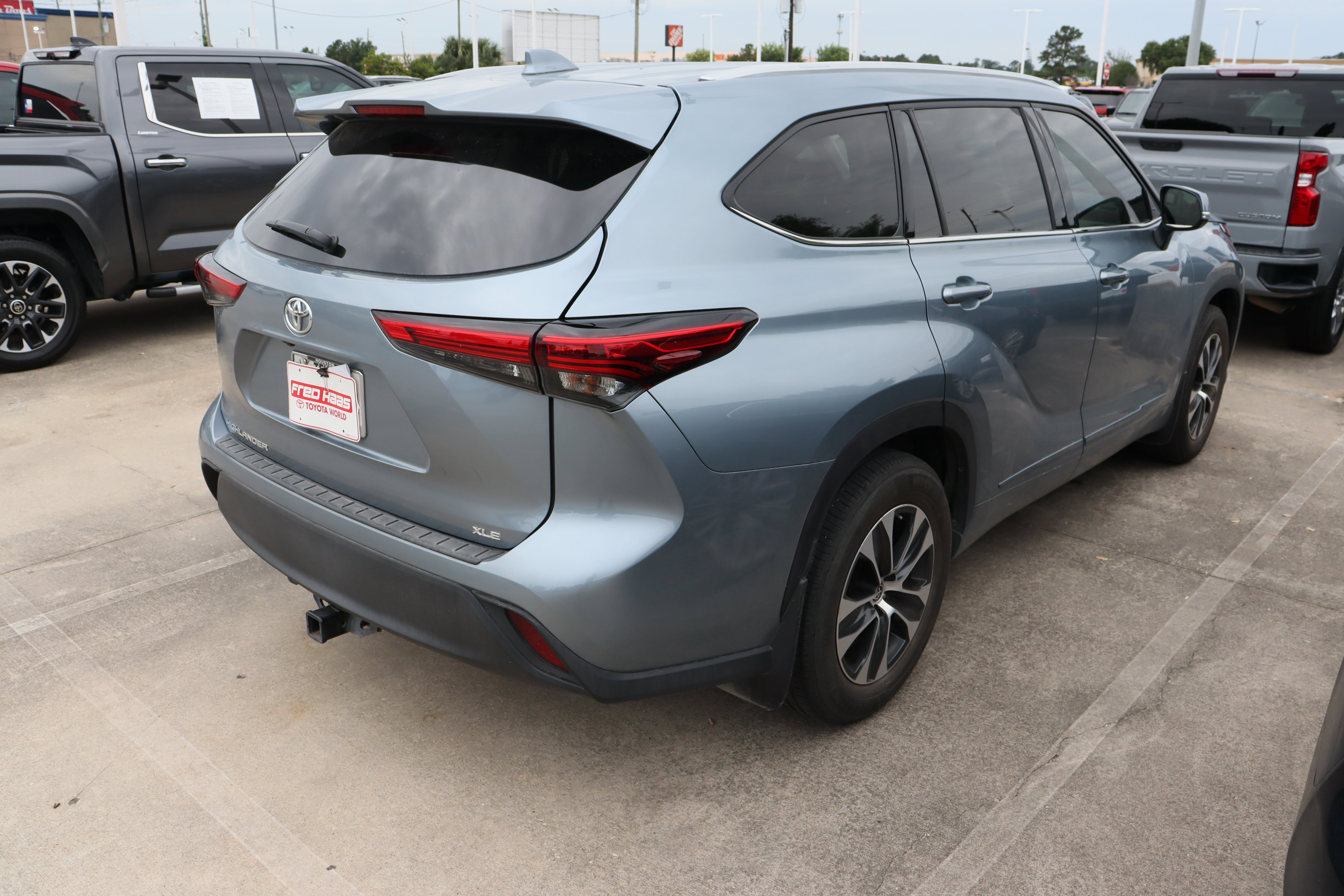 Used 2022 Toyota Highlander XLE image 9