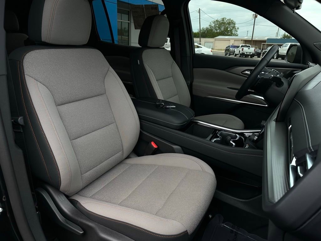 Used 2025 Chevrolet Traverse LT w/ Enhanced Driving Package FWD image 18