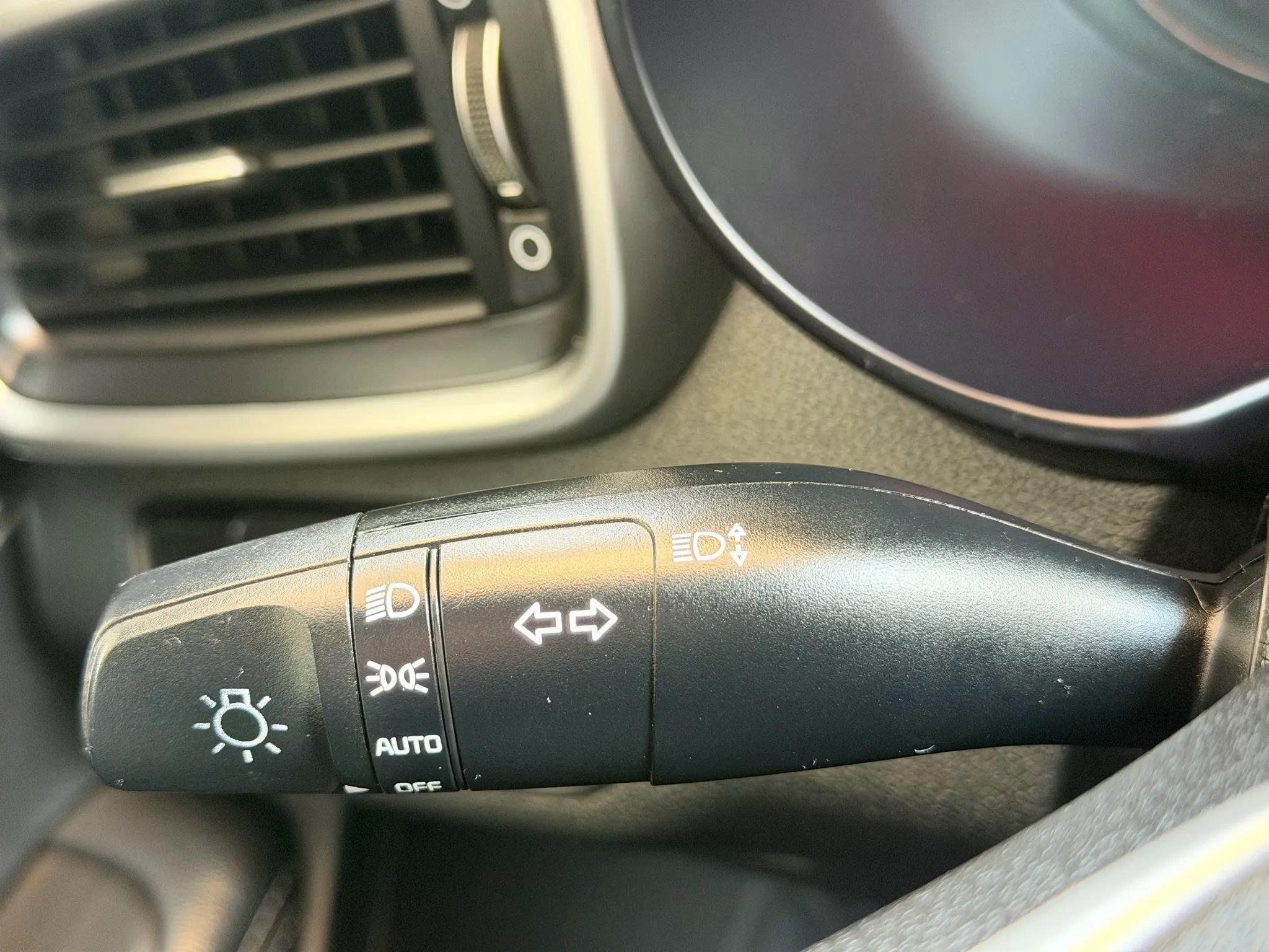 Used 2019 Kia Sorento LX w/ LX Convenience Package image 11