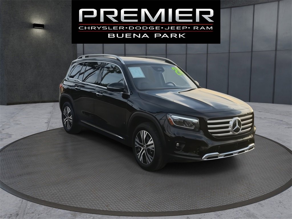 Used 2024 Mercedes-Benz GLB 250 4MATIC w/ Exclusive Package image 2