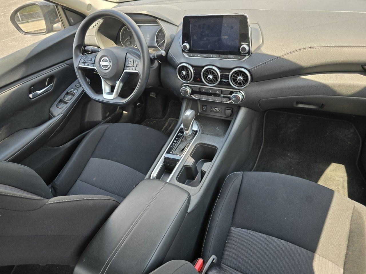 Used 2025 Nissan Sentra SV FWD image 18