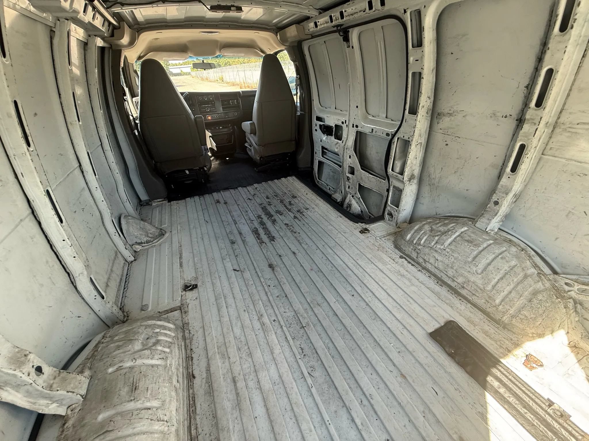 Used 2016 Chevrolet Express 2500 RWD image 32