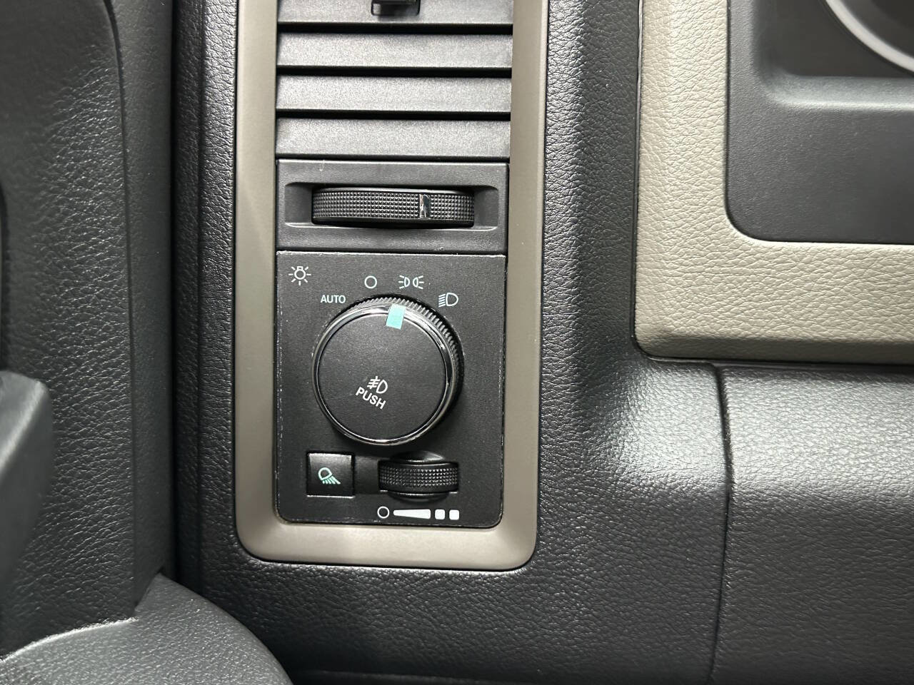 Used 2012 RAM 1500 Express image 25