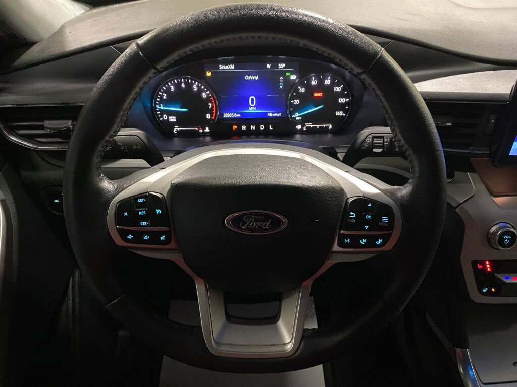 Used 2023 Ford Explorer XLT w/ Equipment Group 202A image 8
