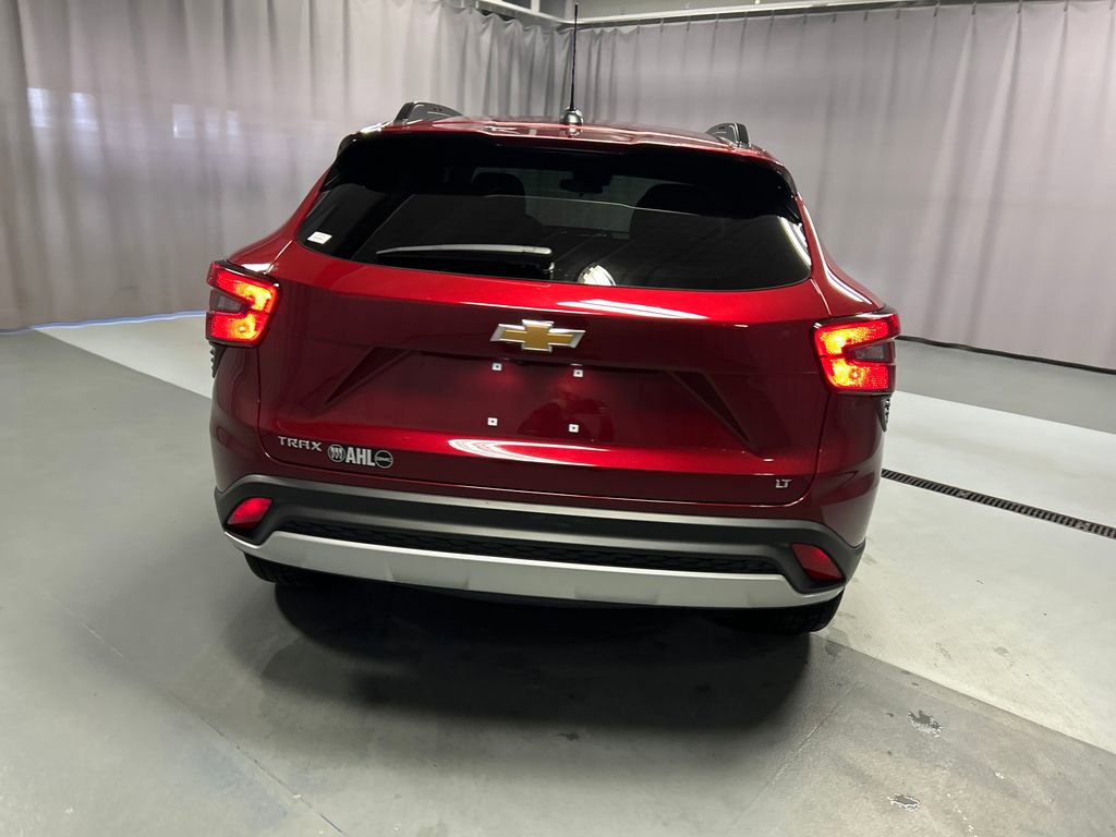 Used 2025 Chevrolet Trax LT w/ LT Convenience Package FWD image 6