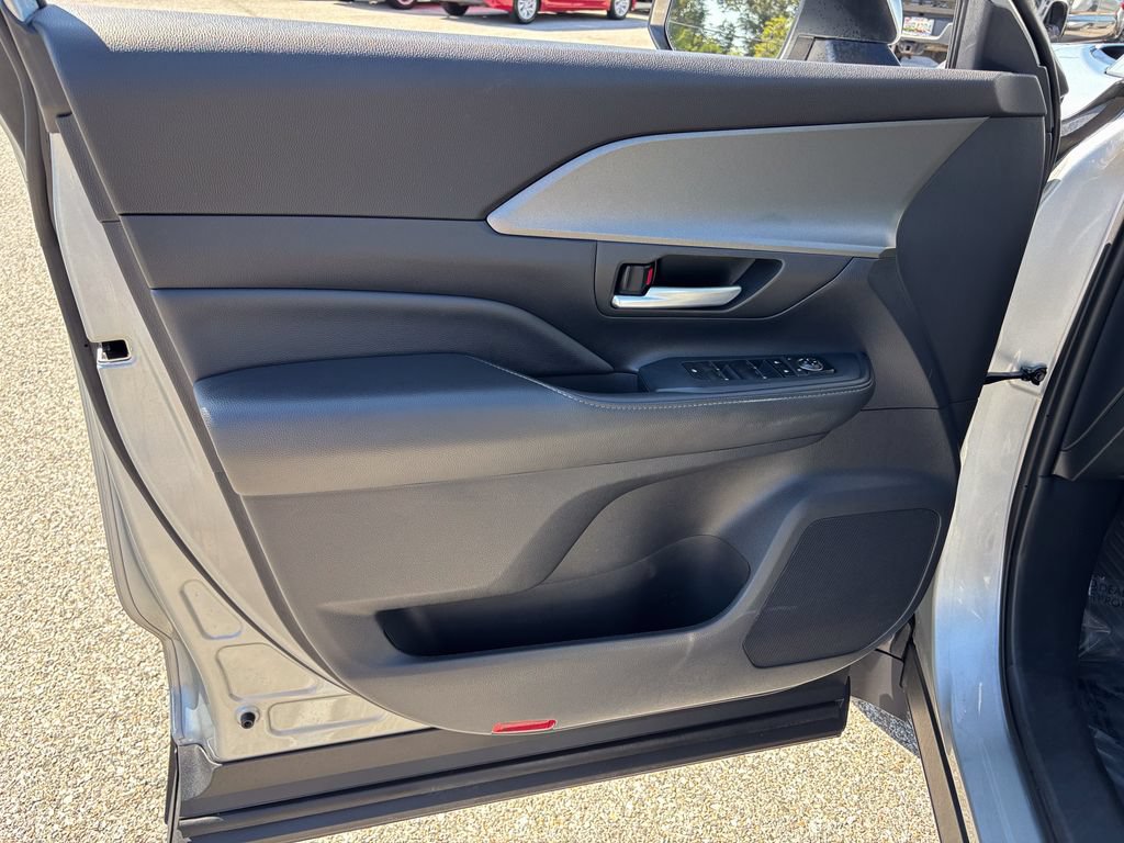 Used 2025 Toyota Grand Highlander AWD image 18