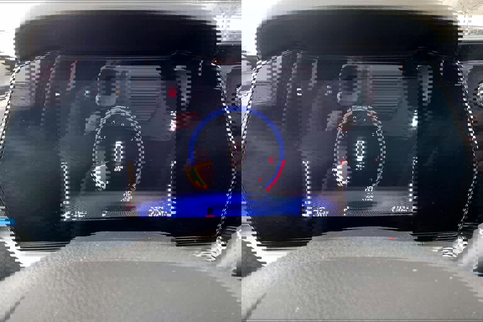 Certified 2025 Chevrolet Trax LT image 25