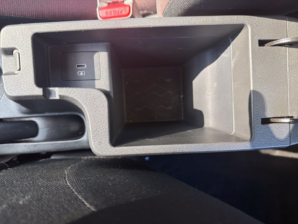 Used 2024 Nissan Versa SR FWD image 17