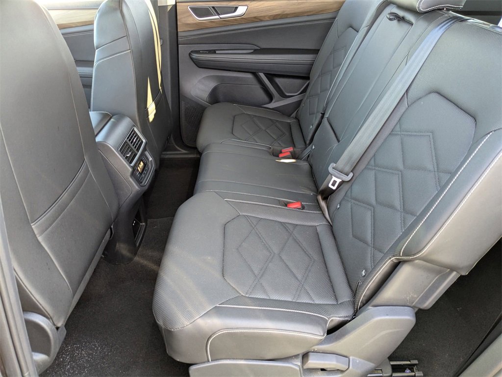 Used 2025 Volkswagen Atlas SE image 28