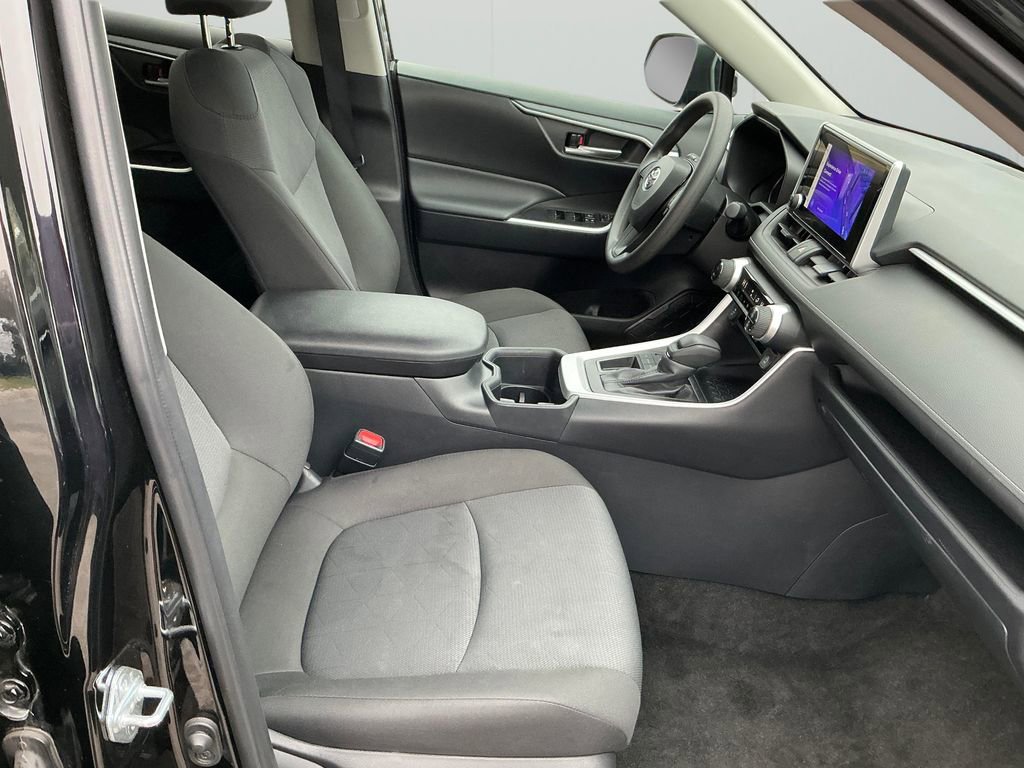 Used 2025 Toyota RAV4 XLE FWD image 17