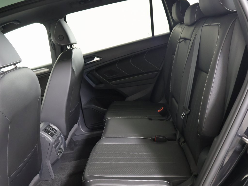 Used 2023 Volkswagen Tiguan SE R-Line image 24