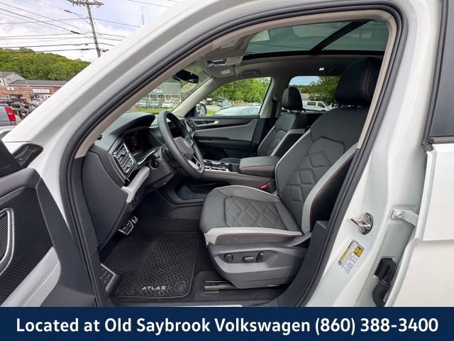 Certified 2025 Volkswagen Atlas Peak Edition SE AWD/4WD image 34