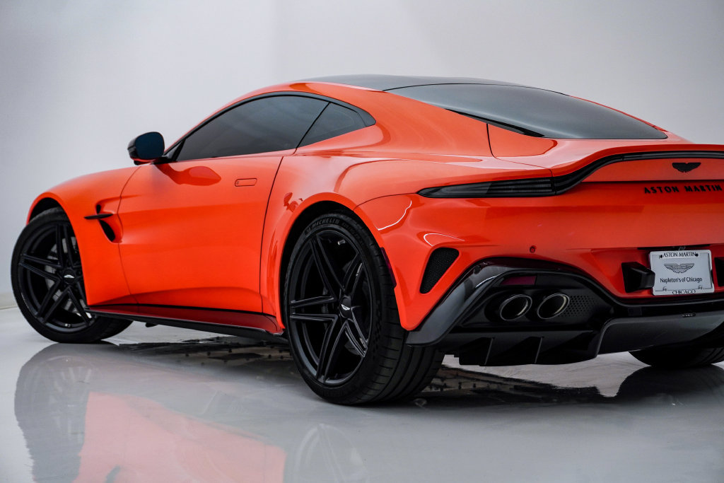 Used 2025 Aston Martin V8 Vantage Coupe RWD image 9