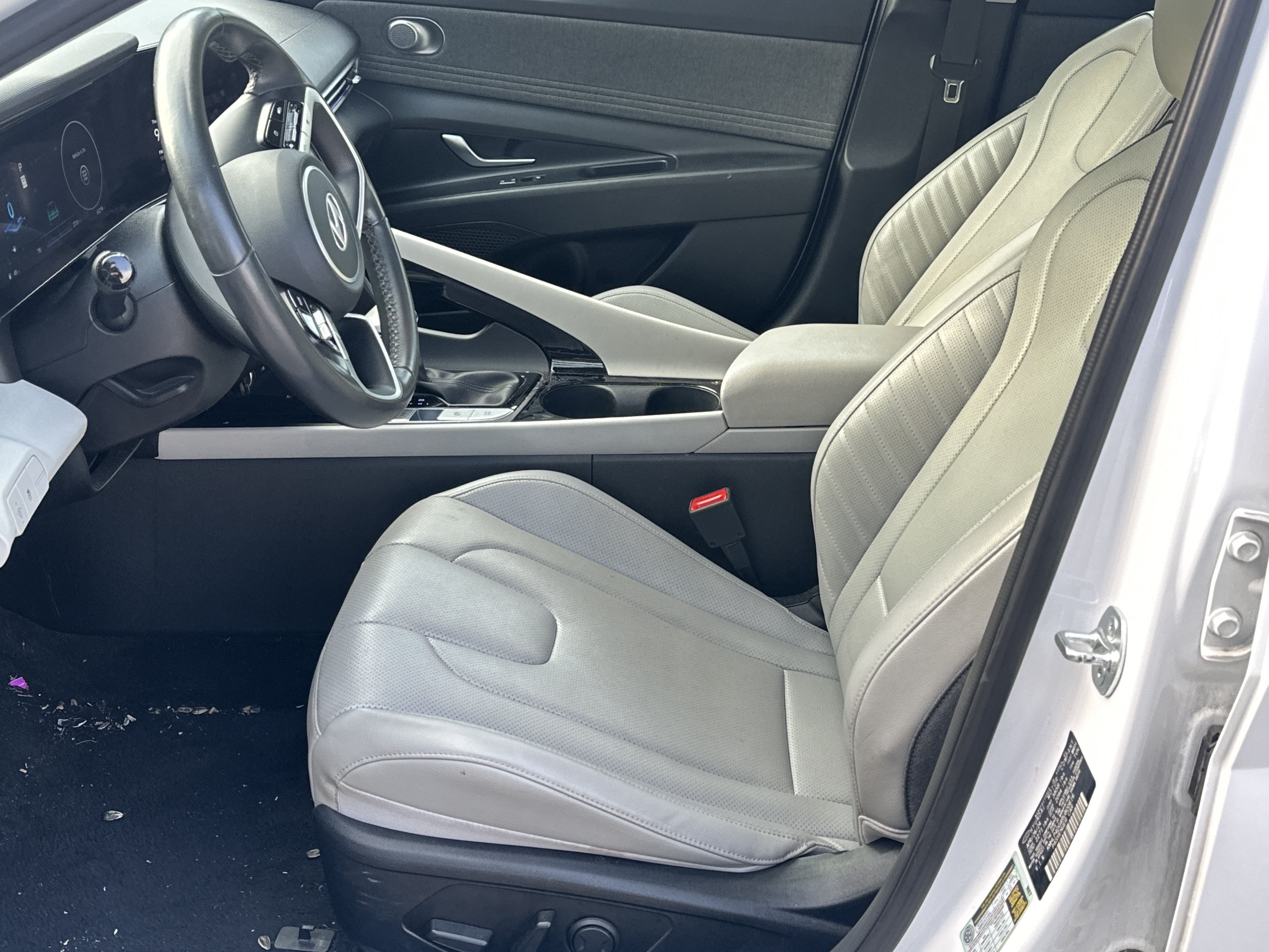 Used 2024 Hyundai Elantra Limited FWD image 9