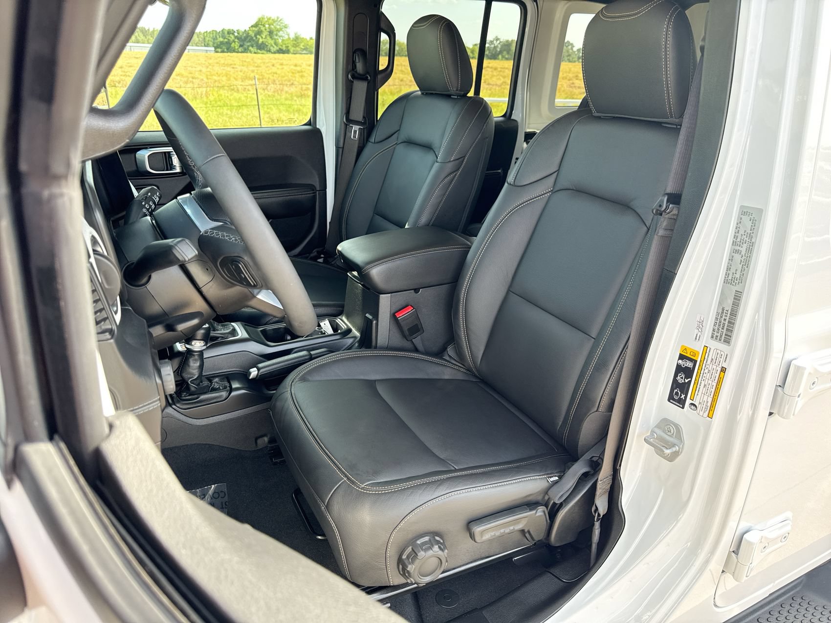 Used 2026 Jeep Wrangler Unlimited Sahara AWD/4WD image 11