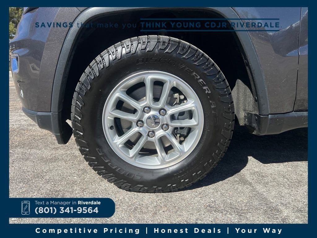 Used 2019 Jeep Grand Cherokee Laredo image 23