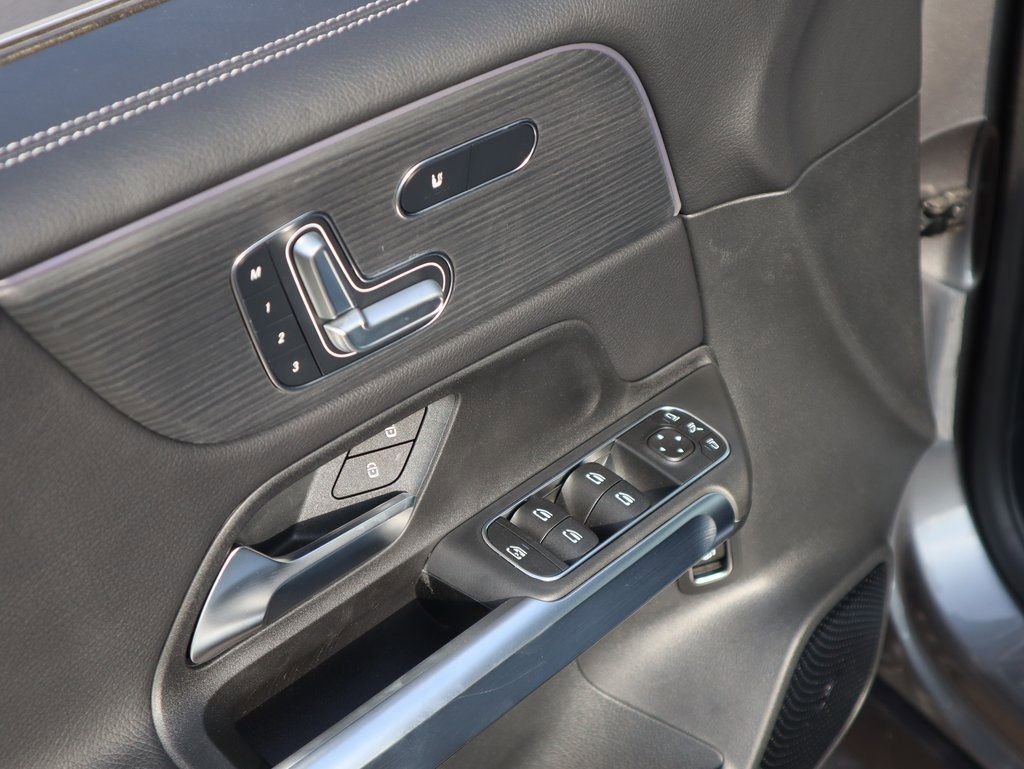 New 2026 Mercedes-Benz GLB 250 4MATIC image 24