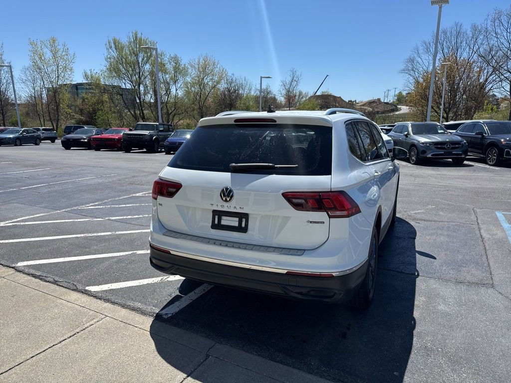 Used 2022 Volkswagen Tiguan SE AWD/4WD image 4
